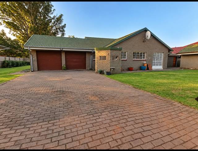 3 BEDROOM HOUSE FOR SALE IN HENLEY ON KLIP